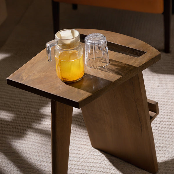 Hiraeth Sidetable
