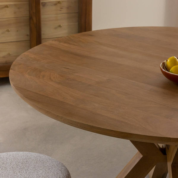 Maloé round mango wood dining table